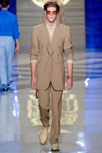 Look 10